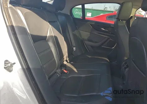 2020 Jaguar Xe S z USA, uszkodzony, nr VIN SAJAE4FX2LCP61571